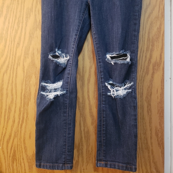 Cute, distressed cropped jeans. Great condition. Youth 14 fits like a ladies 4 - Picture 2 of 7